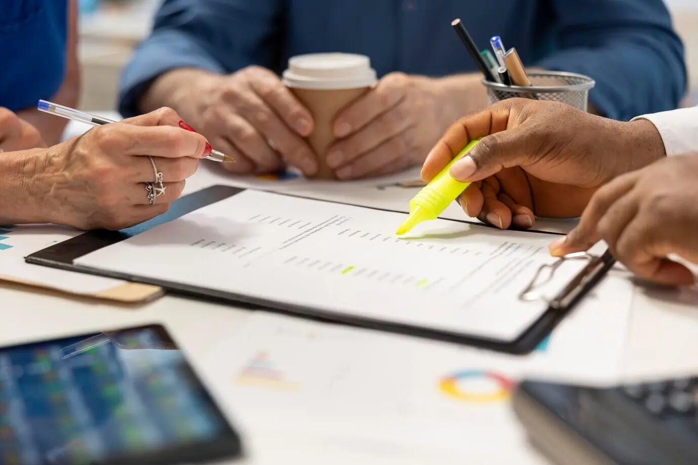 Эксперт по финансовому планированию выделяет условия договора по детальному пенсионному плану.